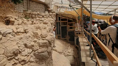 Arqueólogos descobrem novas seções das muralhas que protegiam Jerusalém