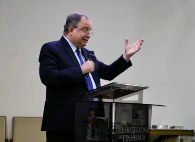 Pastor Arival pede orações após diagnóstico de câncer de tireoide