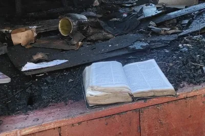 Casa é destruída por incêndio no RS, mas Bíblia fica intacta: "Deus dará forças"