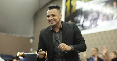 Pastor Wesley Oliveira retorna ao ministério e inaugura a Catedral Celebrai com secretária Clau