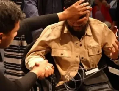 Jovem é curado de fibrose cística durante culto