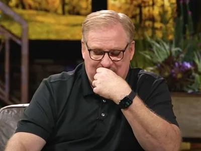 Rick Warren fala sobre sobreviver à dor depois que o filho comete suicídio