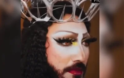 Após se vestir de Jesus e rezar Pai-Nosso, polícia prende Drag Queen