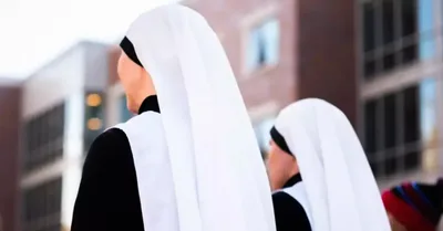 Faculdade católica para mulheres aceitará homens que se identificam como mulheres