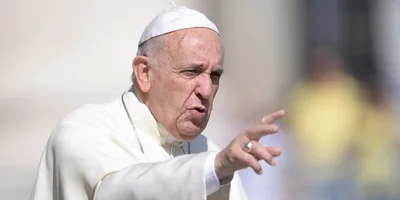 Francisco volta a acenar ao ativismo LGBT e critica fiéis da Igreja Católica