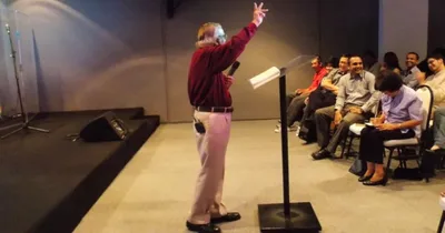 Vídeo: “Crente não dá o ânus!” grita pastor durante pregação em igreja