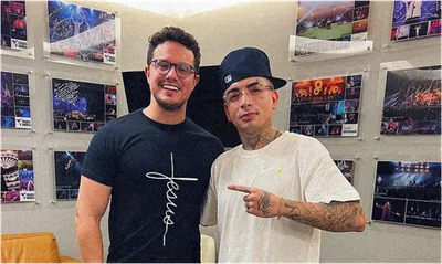 MC Guimê tira foto e elogia o pastor Deive Leonardo