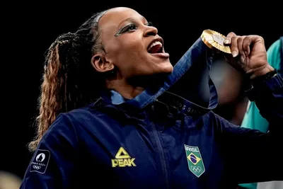 Rebeca Andrade após medalha de ouro: 'Orei bastante a Deus'