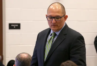 Professor é demitido ao se recusar a chamar aluna transgênero pelo pronome masculino | Notícias Gospel