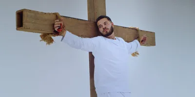 Jottape estreia no cenário gospel com a música \"Dimas, o Ladrão\"