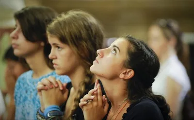 Estudo aponta que os jovens evangélicos estão mais envolvidos com a igreja atualmente | Notícias Gospel