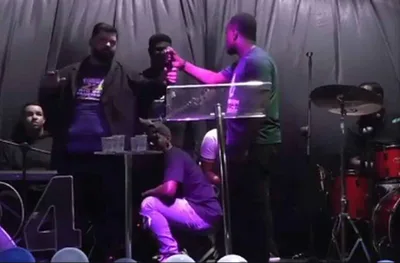 Pastor ordena que traficantes parem tiroteio durante culto no Rio
