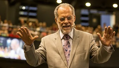 "A nossa fé cristã não é uma fé de teoria. Ela é de prática", afirma pastor Márcio Valadão