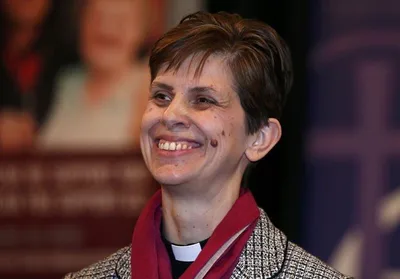 Igreja da Inglaterra ordena oficialmente sua primeira bispa
