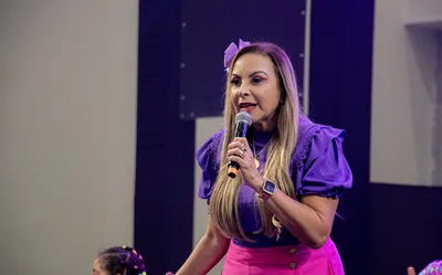 Cristina Mel ensina proteção à infância a pais e filhos na Expoevangélica