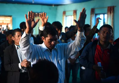Idoso sul-coreano é preso no Nepal por distribuir Bíblias