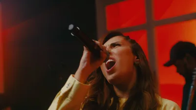 "Bom ânimo" é o novo single de Thaiane Seghetto