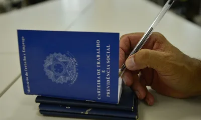 Governo proíbe empresas de demitirem quem não se vacinou