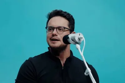 Deive Leonardo chama de "idiotas" quem critica a conversão de ex-BBBs
