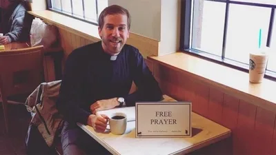 Pastor oferece orações em cafeterias toda quinta-feira
