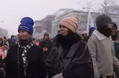 Mulheres testemunham sobre perdão após abortos, na Marcha pela Vida