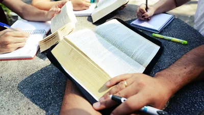 Segundo organização, 1 em cada 5 pessoas ainda não possui acesso à tradução da Bíblia | Notícias Gospel