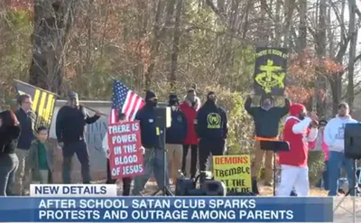 Pais protestam contra clube satânico em escola
