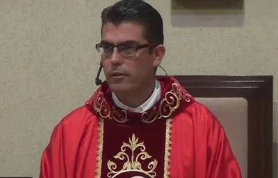 Padre é dispensado da Igreja Católica após engravidar mulher