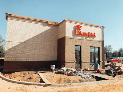 Como ato de fé, donos de franquia Chick-fil-A colocam Bíblia na fundação do prédio