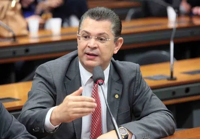 A preocupação de Sóstenes com o golpe no Peru