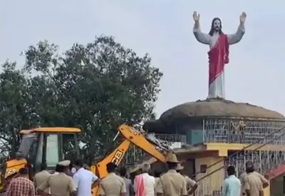 Estátua de Jesus de 6 metros de altura é destruída na Índia