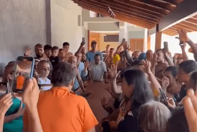 Apoiadores oram por Bolsonaro em Angra dos Reis: "Venha sobre o teu filho"
