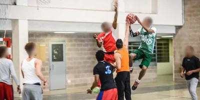 Jovens usam o basquete para pregar o Evangelho em presídios da Espanha