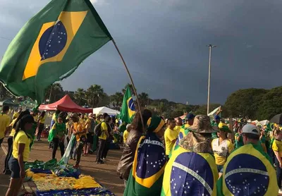 Por que cantora gospel bolsonarista que saiu do Brasil antes do 8/1 ainda não voltou