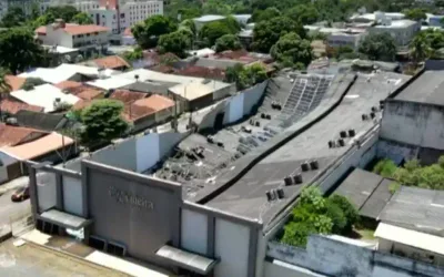 Teto da Igreja Evangélica Videira desaba e bombeiros fazem resgate em Goiânia