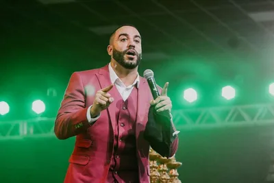 Leonardo Sale diz que Deus cura autismo e gera revolta: “capacitismo”