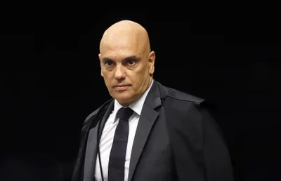 Moraes bloqueia contas de empresas envolvidas em manifestações
