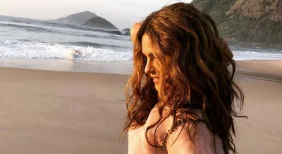 Aline Barros “quebra” a internet com foto na praia e post arrepiante