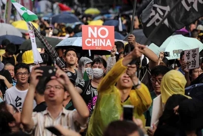 Pressão da China sobre Hong Kong leva ministério cristão a fechar