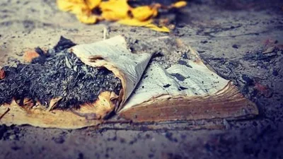 Igrejas são incendiadas em ataque no Níger, mas Bíblia sobrevive
