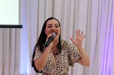 Saiba quem é a sexóloga que falou “xereca labaxúria” no culto