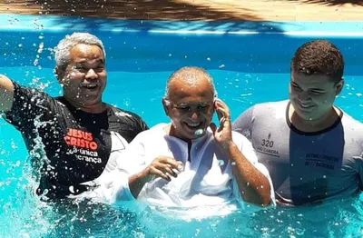 Motorista sobrevive a acidente e decide ser batizado: "Outra chance"