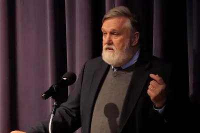 Pastor americano que defende a escravidão estará no Brasil em congresso evangélico