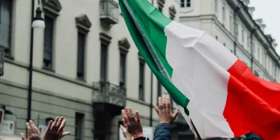 Ex-ateu aceita Jesus e evangeliza bairro com apenas uma igreja evangélica em Roma