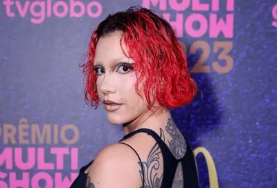 Priscilla diz que reinterpretou a fé cristã: 'Gay não vai pro inferno'