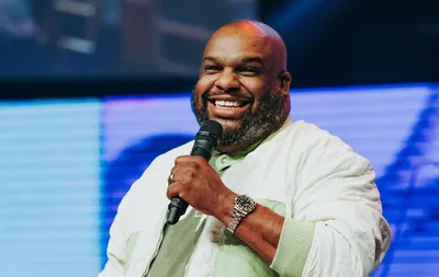 Esposa do pr. John Gray diz que as orações o mantém vivo: "Deus o sustentou"