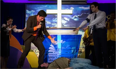 Filme de humorista satiriza os evangélicos: "Falsos profetas"