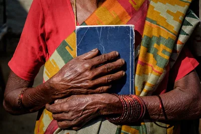 Ex-hindu de 108 anos aceita Jesus na Ásia: "Estou feliz por morrer conhecendo a Deus"
