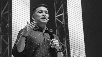 A igreja não deve ser uma “ONG que prega teologia”, diz pastor: "O mundo está cansado" | Notícias Gospel
