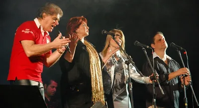 Voz da Verdade faz passagem de som no altar da igreja tocando música secular